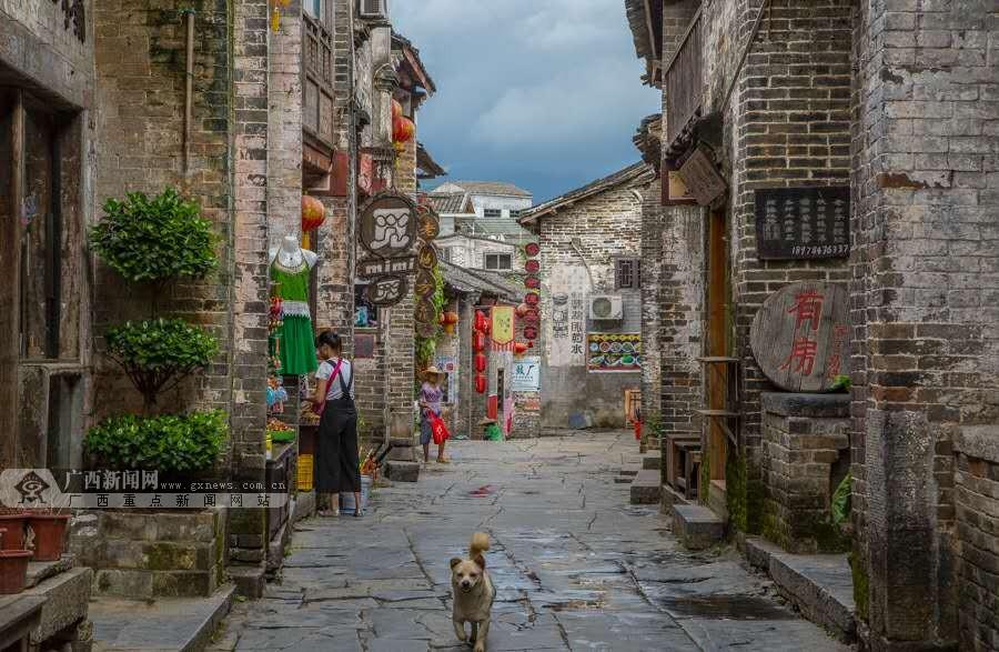 摆动小圆球