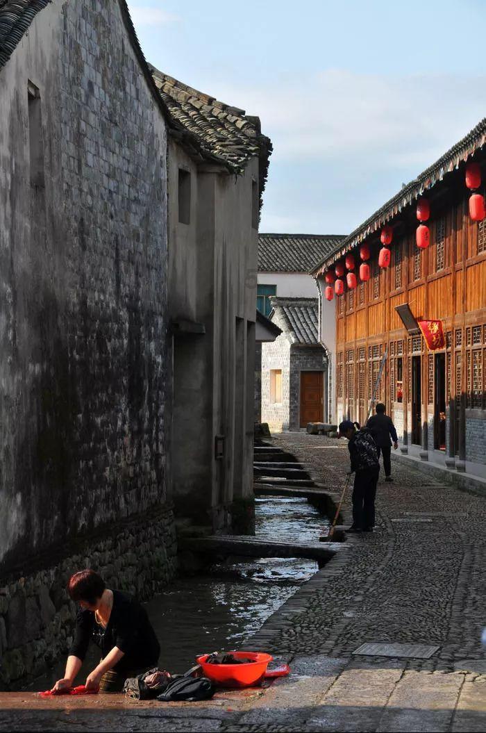 近200家跌停，“宁王”大涨近8%也没撑住创业板指！市场离止跌还有多远？